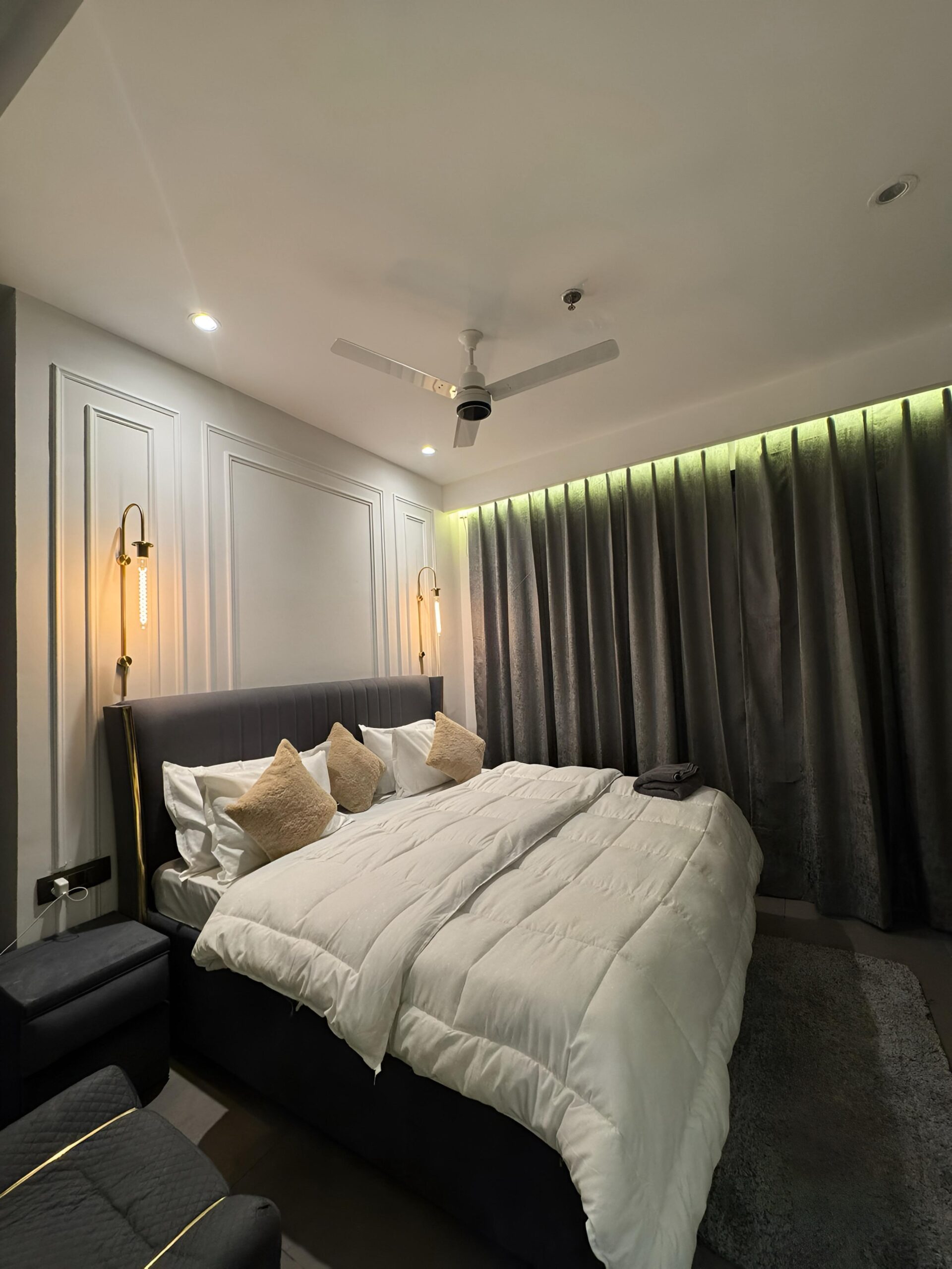 Premium / Skyline Room (30–37 Floor)