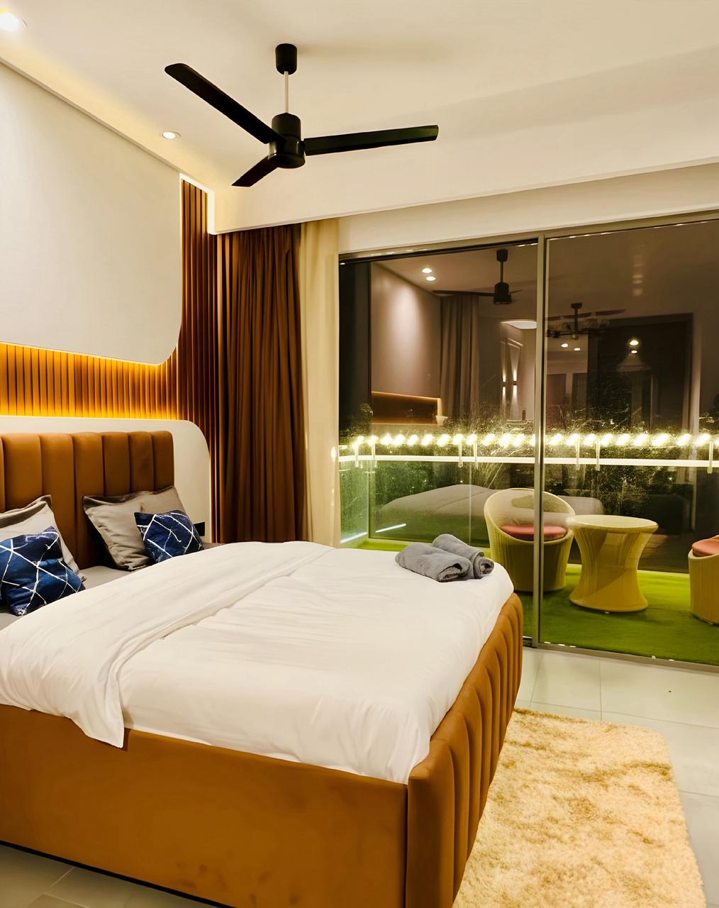 Elite / Signature Room (38–43 Floor) - Image 2